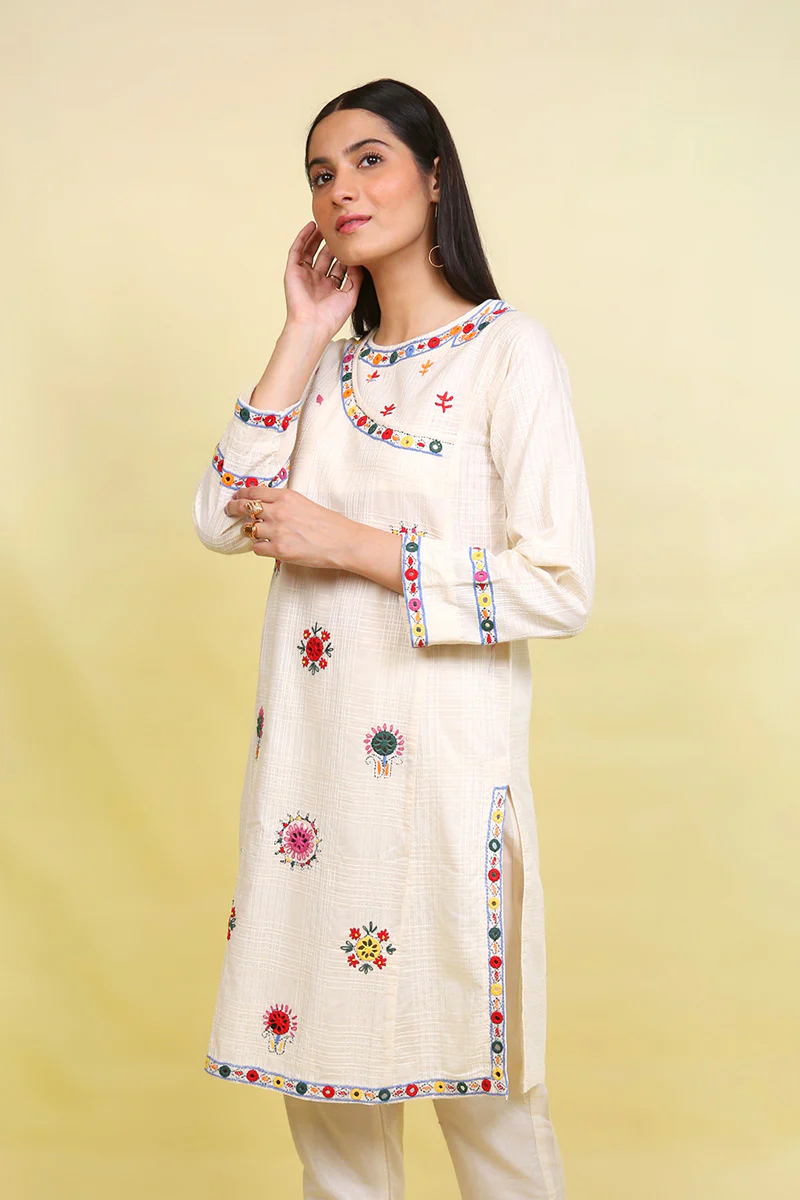 Kutch Montage Hand Embroidered Kurta - Image 3