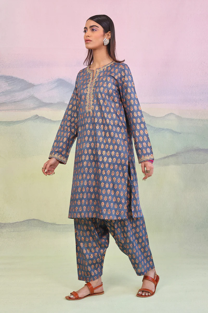 Sunehri Shalwar Kameez - Image 3