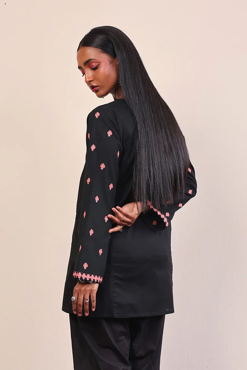 Gul Meena Embroidered Kurta - Image 4