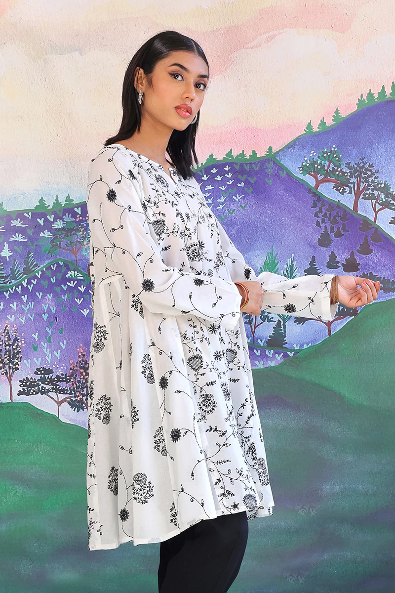 Bahar Embroidered Kurta - Image 3