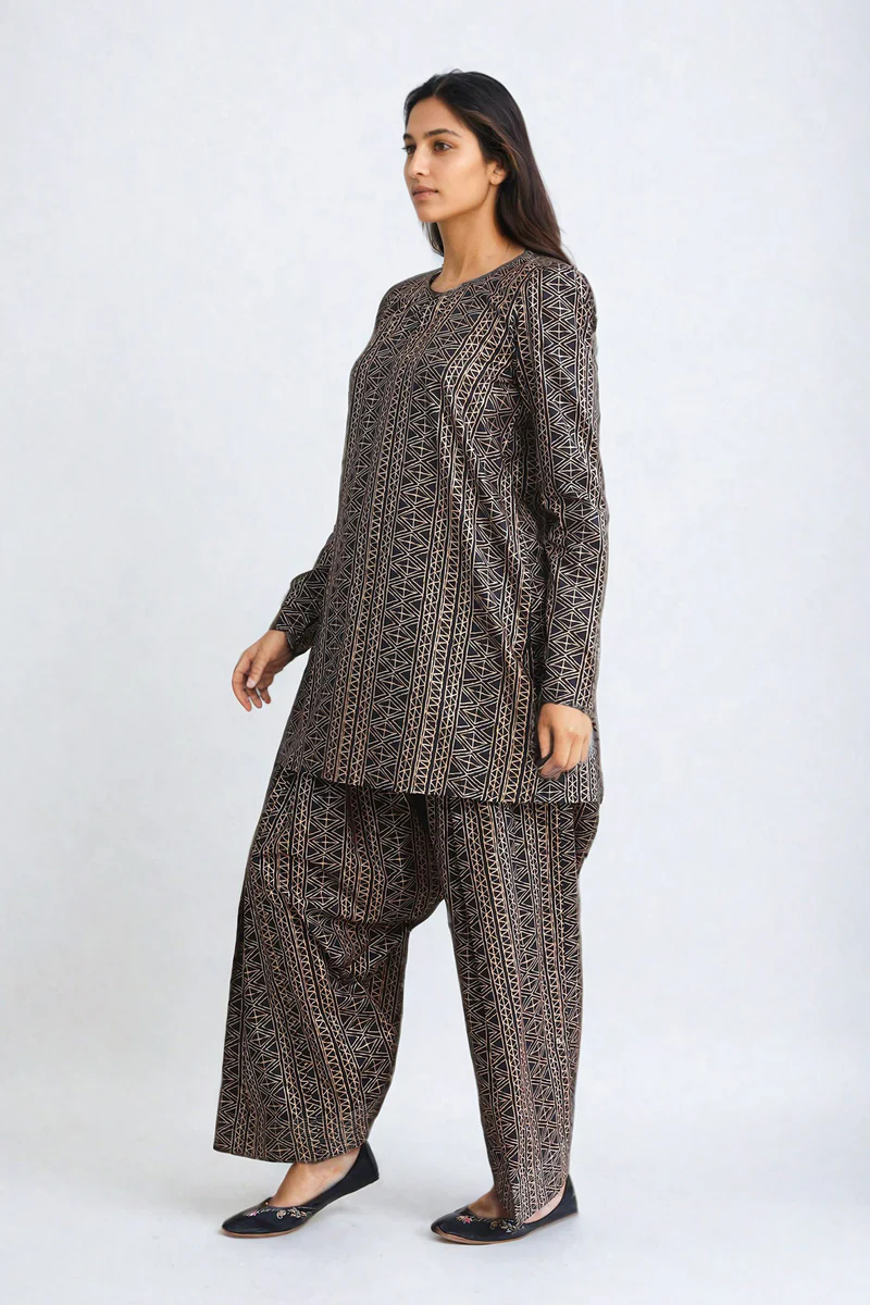 Muqaish 2-Piece Suit - Image 3