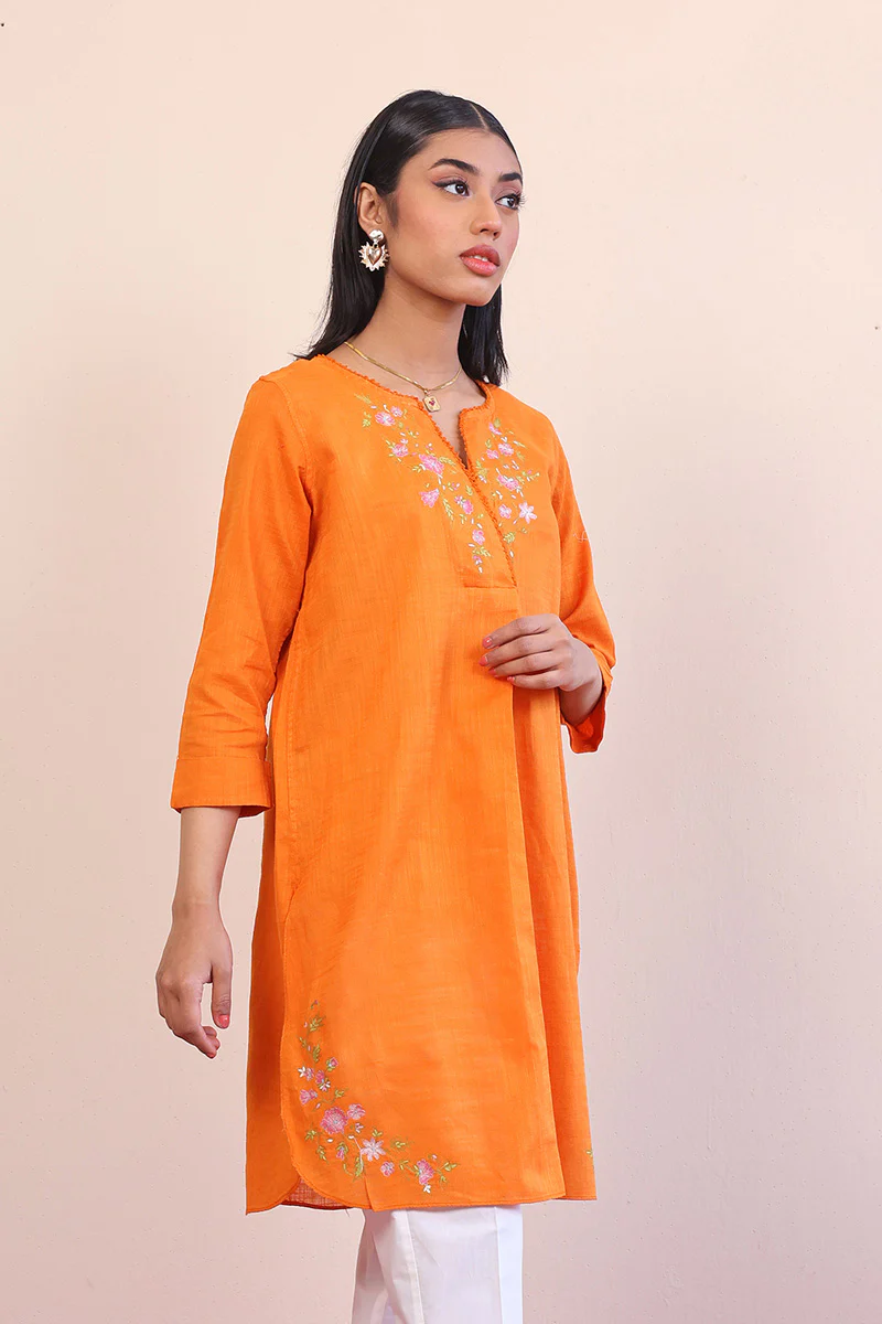 Sunehri Phool Embroidered Kurti - Image 3
