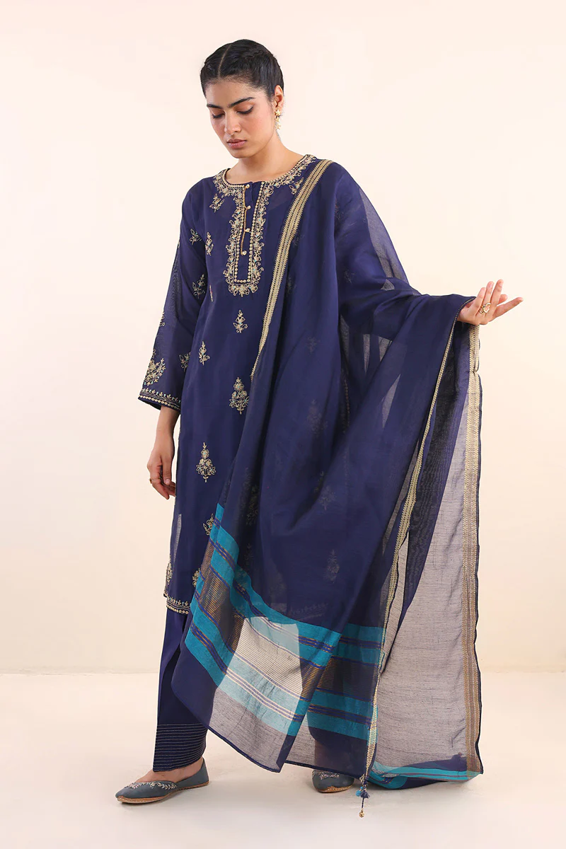 Shehzaadi Embrodiered Suit - Image 3