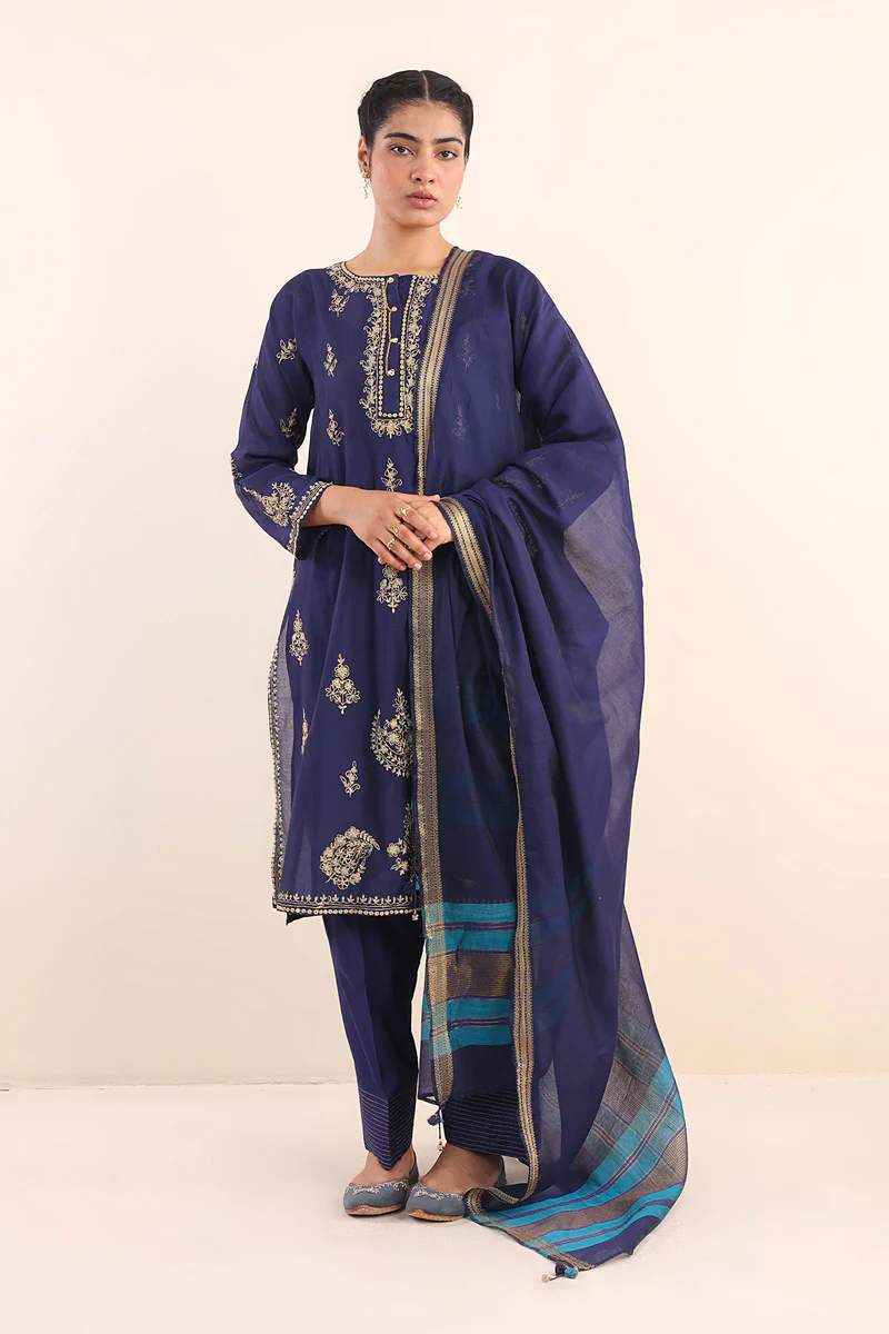 Shehzaadi Embrodiered Suit - Image 5