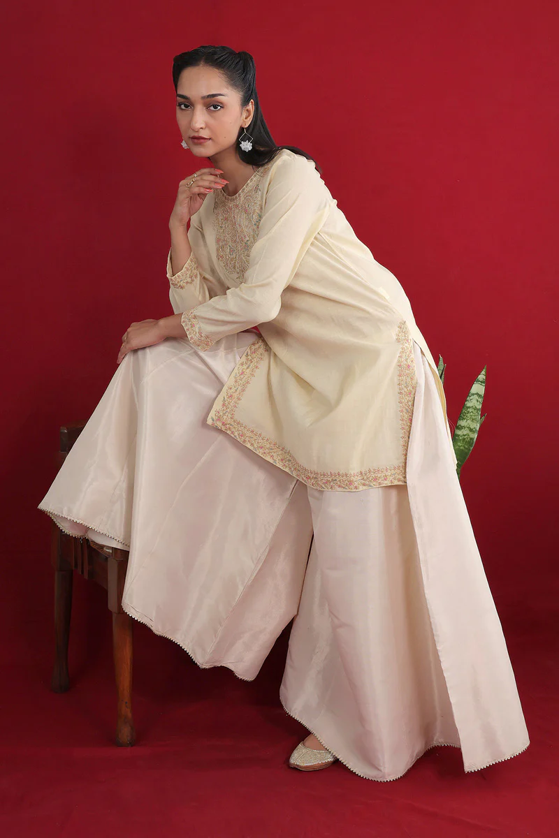 Shehzaadi Embroidered Kurti - Image 10