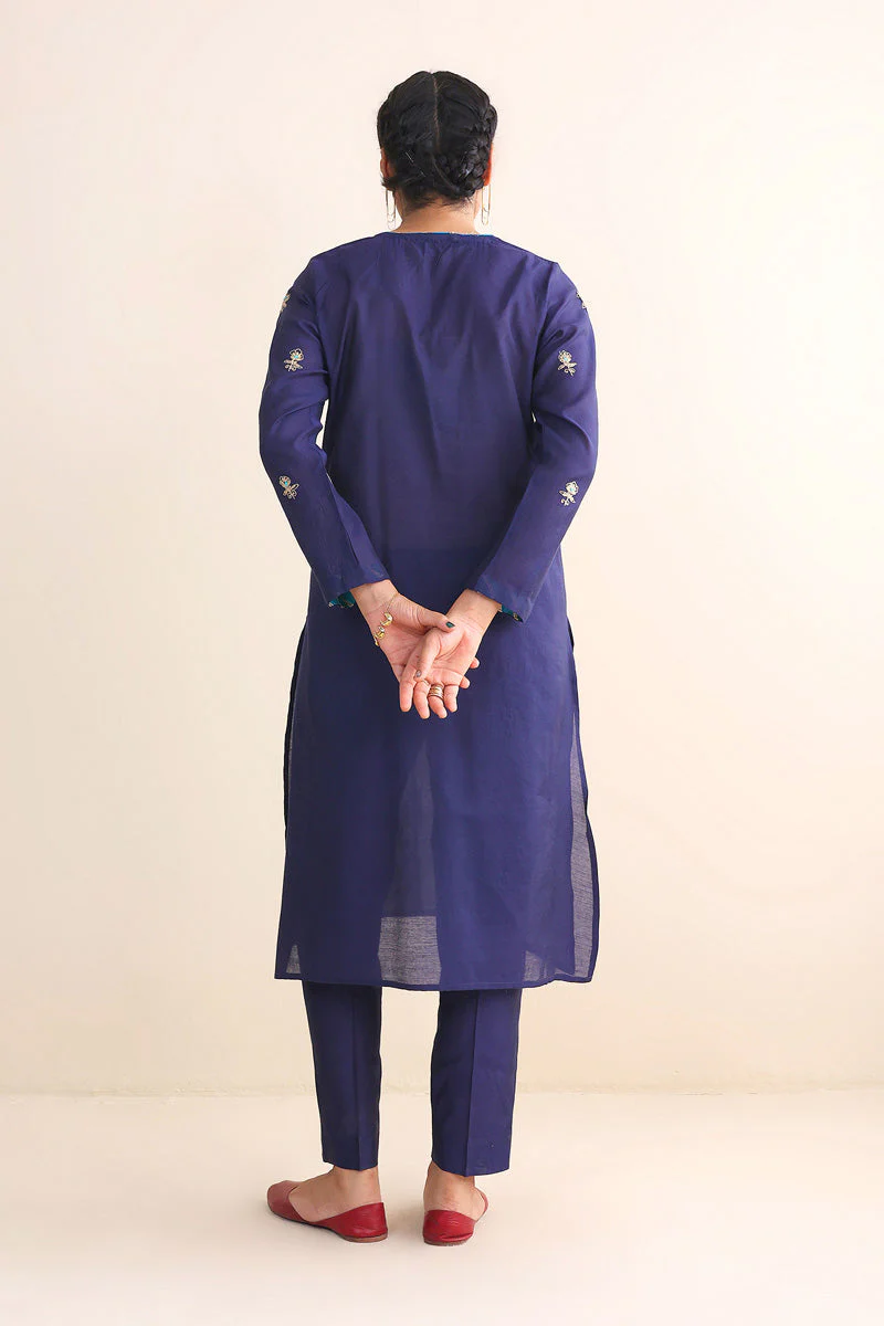 Shehzaadi Embroidered Kurta - Image 9