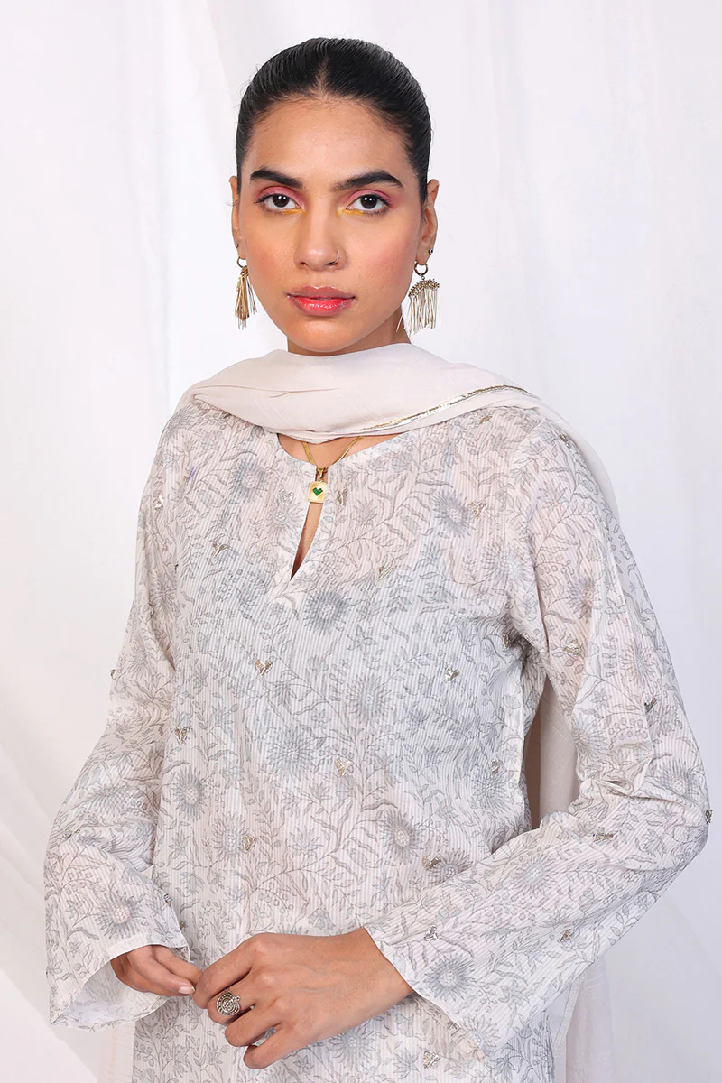 Timeless Romance Suit - Image 2