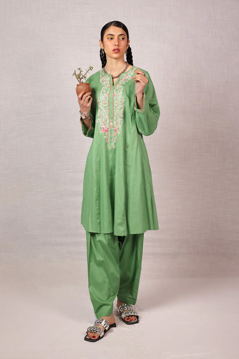 Waadi-e-Farhang Suit - Image 7