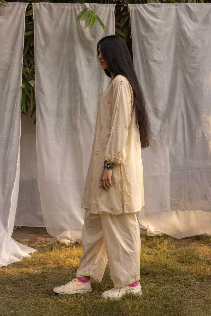 Gul-e-Waadi Suit - Image 3