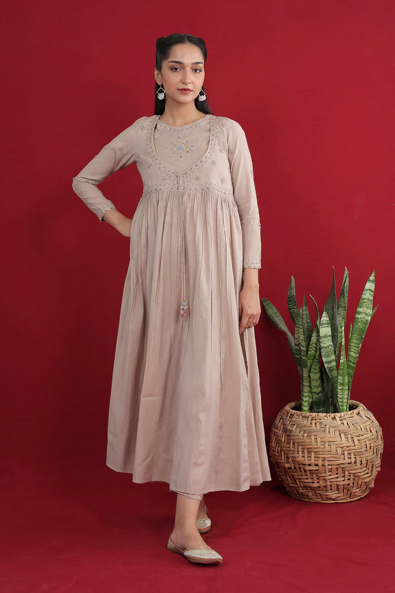 Regal Balochi Begum Suit - Image 4