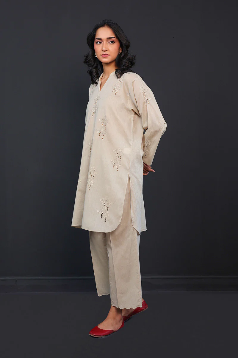 Nailing a Corner Cutwork Suit - Image 3