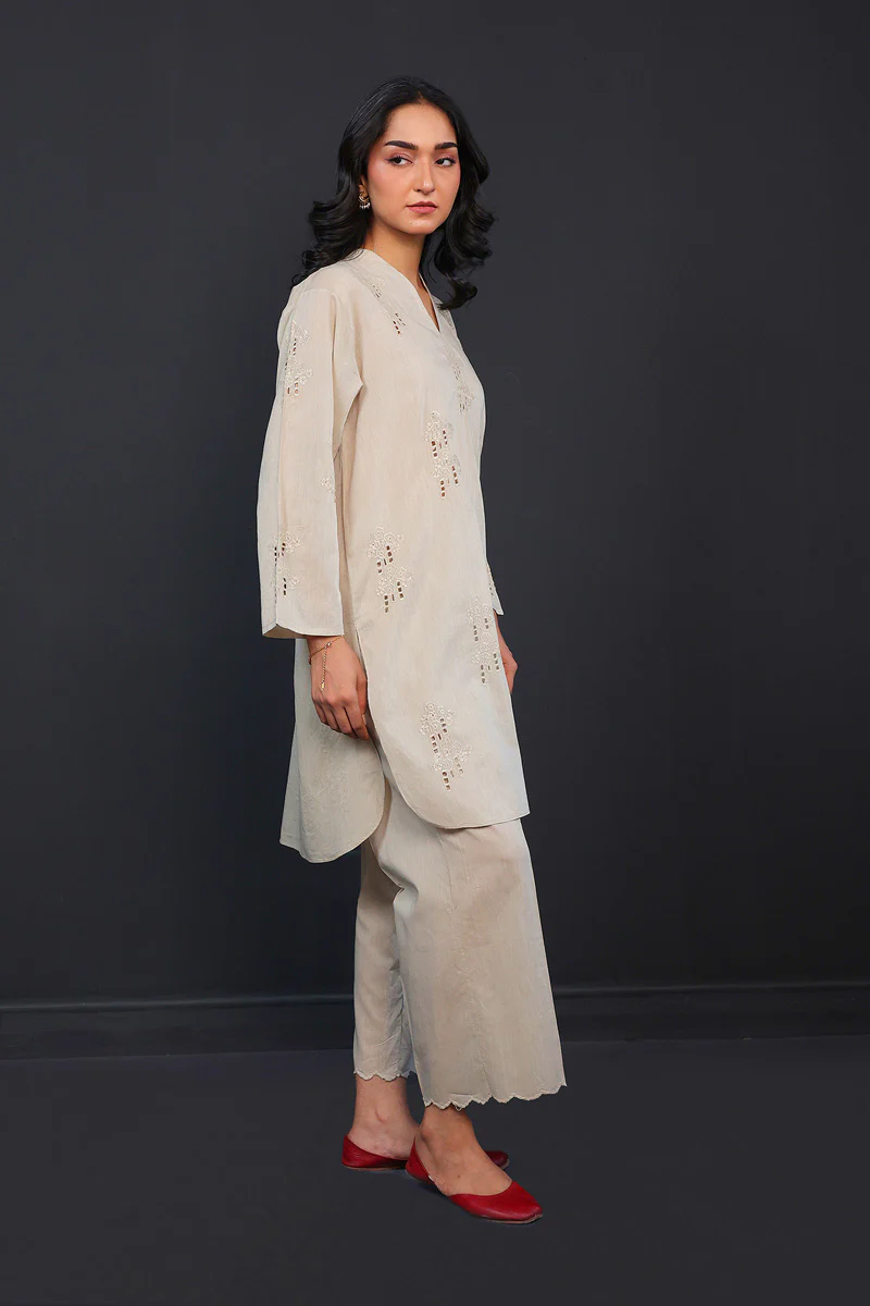 Nailing a Corner Cutwork Suit - Image 4