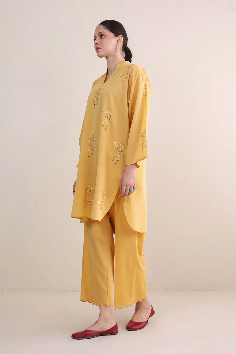 Nailing a Corner Cutwork Suit - Image 8