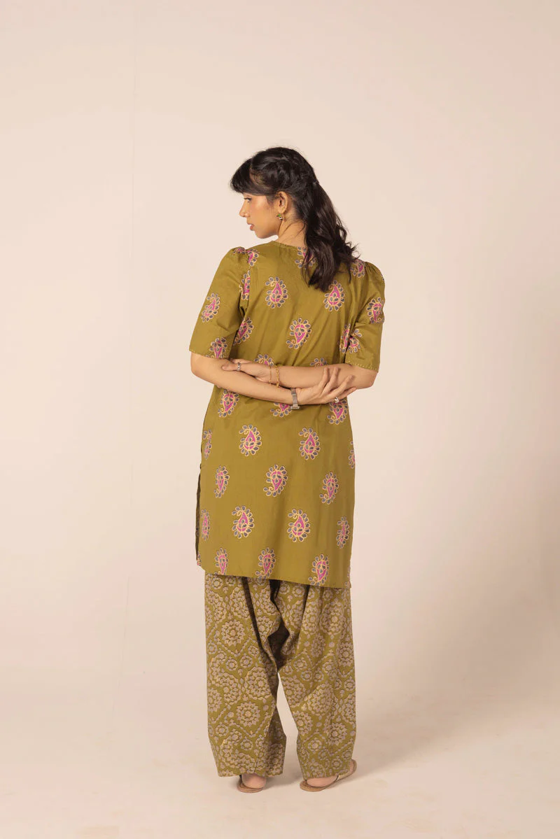 Zarnoor Gotta Glow Suit - Image 17