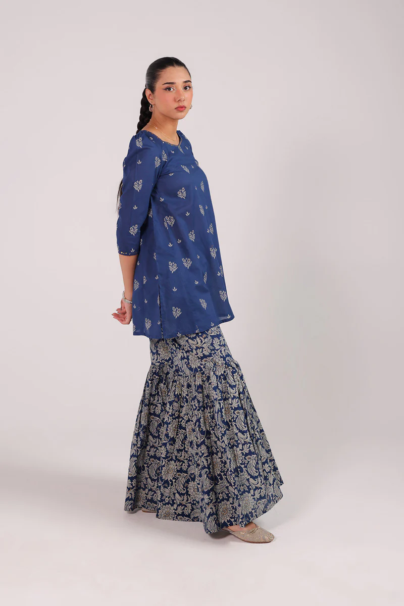 Jacquard Majesty Gharara Suit - Image 17