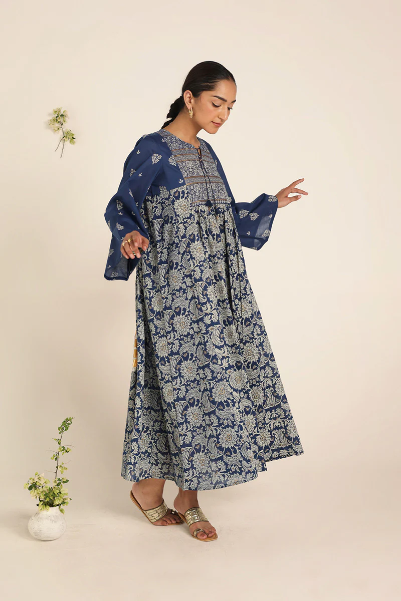 Jacquard Majesty Gold Whirl Frock - Image 7
