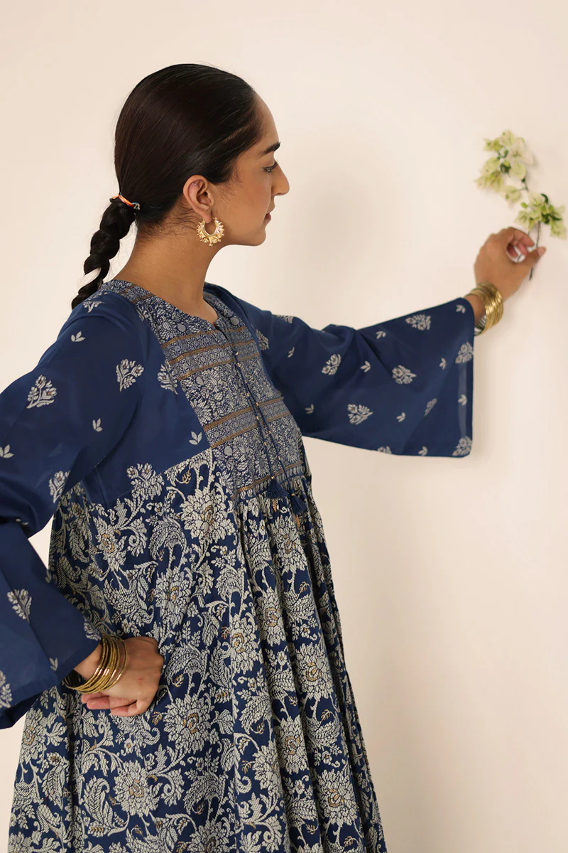 Jacquard Majesty Gold Whirl Frock - Image 8
