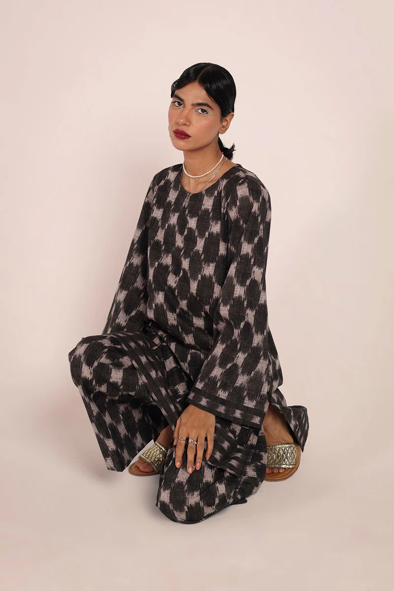 Ikat Illusion Ensemble - Image 3