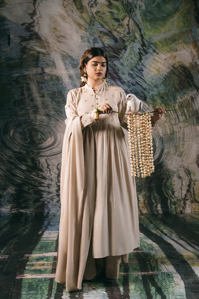 Zareen Gota Grace Suit - Image 15