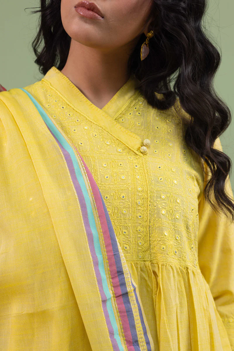 Aina Aangan Suit - Image 10