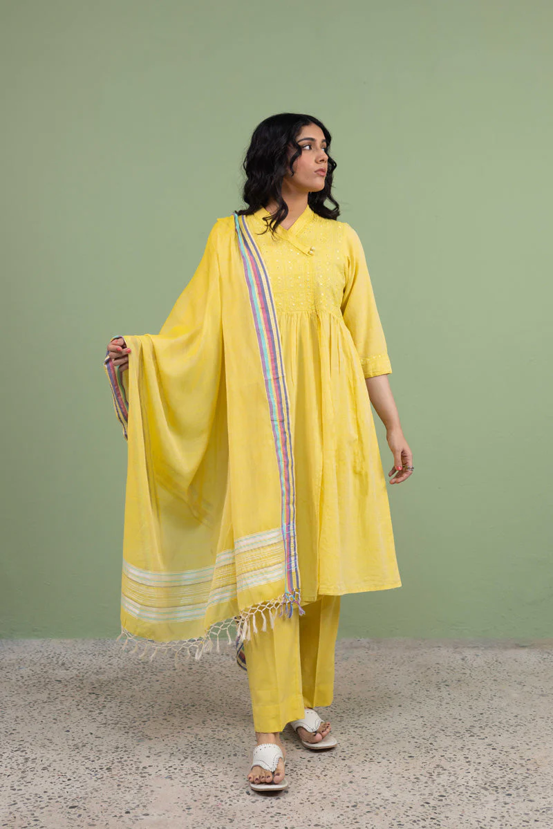 Aina Aangan Suit - Image 11
