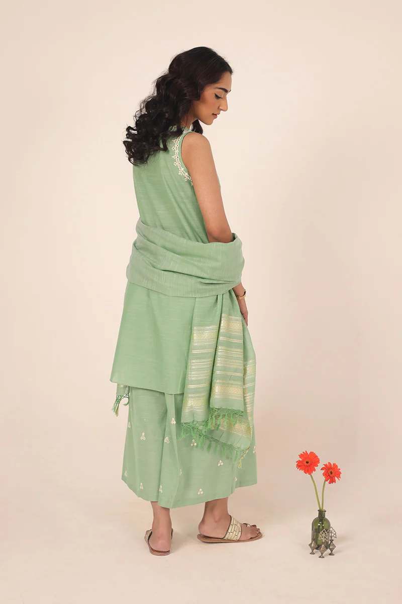 Aina-e-Mehmal Suit - Image 5