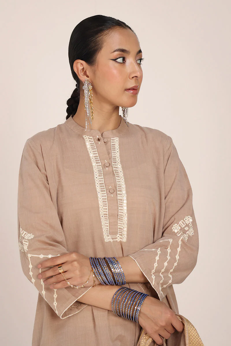 Aina-e-Suroor Suit - Image 11