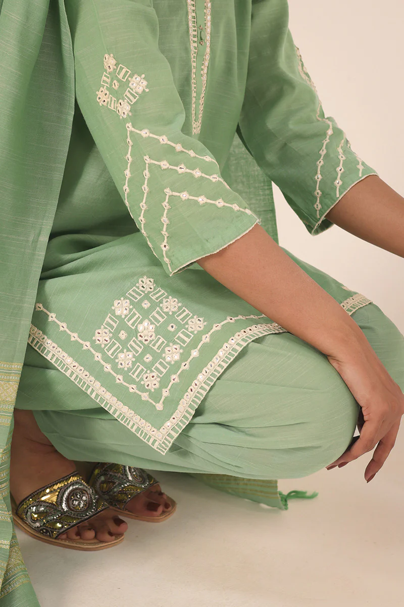 Aina-e-Suroor Suit - Image 3