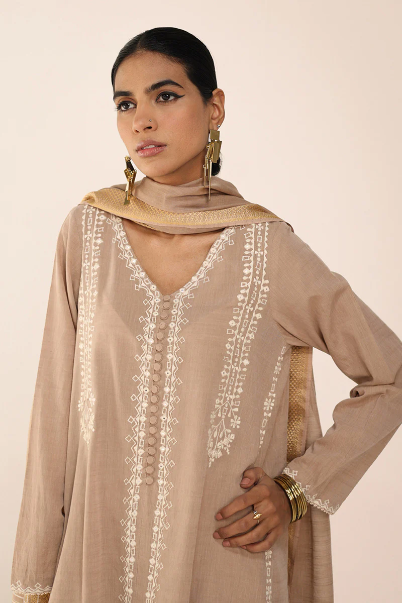 Aina Karigari Suit - Image 2
