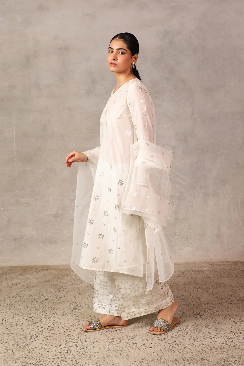 Husna Zarnigar 3 Piece Suit - Image 4