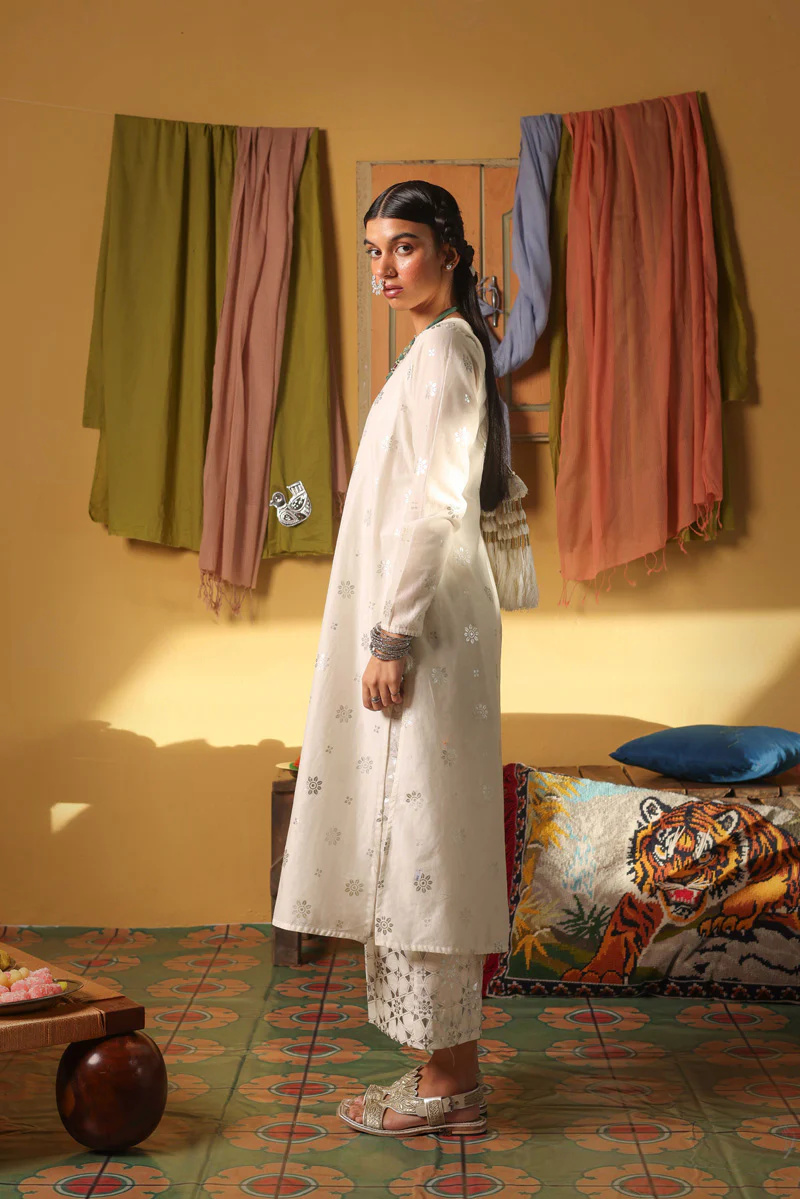 Husna Zarnigar 3 Piece Suit - Image 7