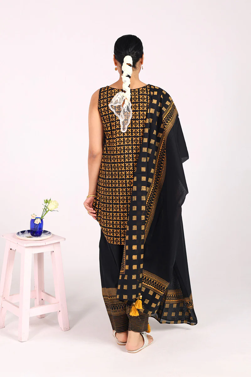 African Charm Block-Print Heritage Ensemble - Image 2