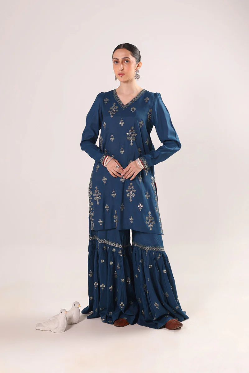 Ronak-e-Gulastari Suit