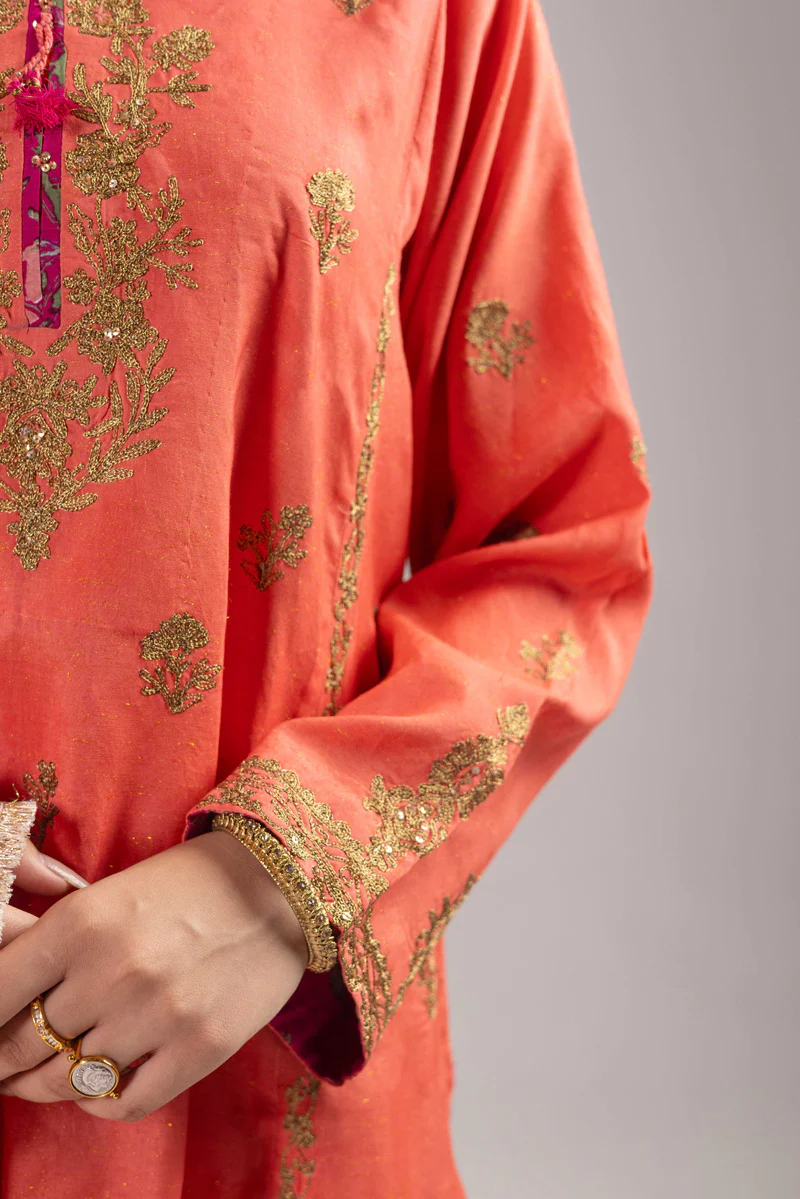 Hues of Red Golden Weave 3 Piece - Image 6