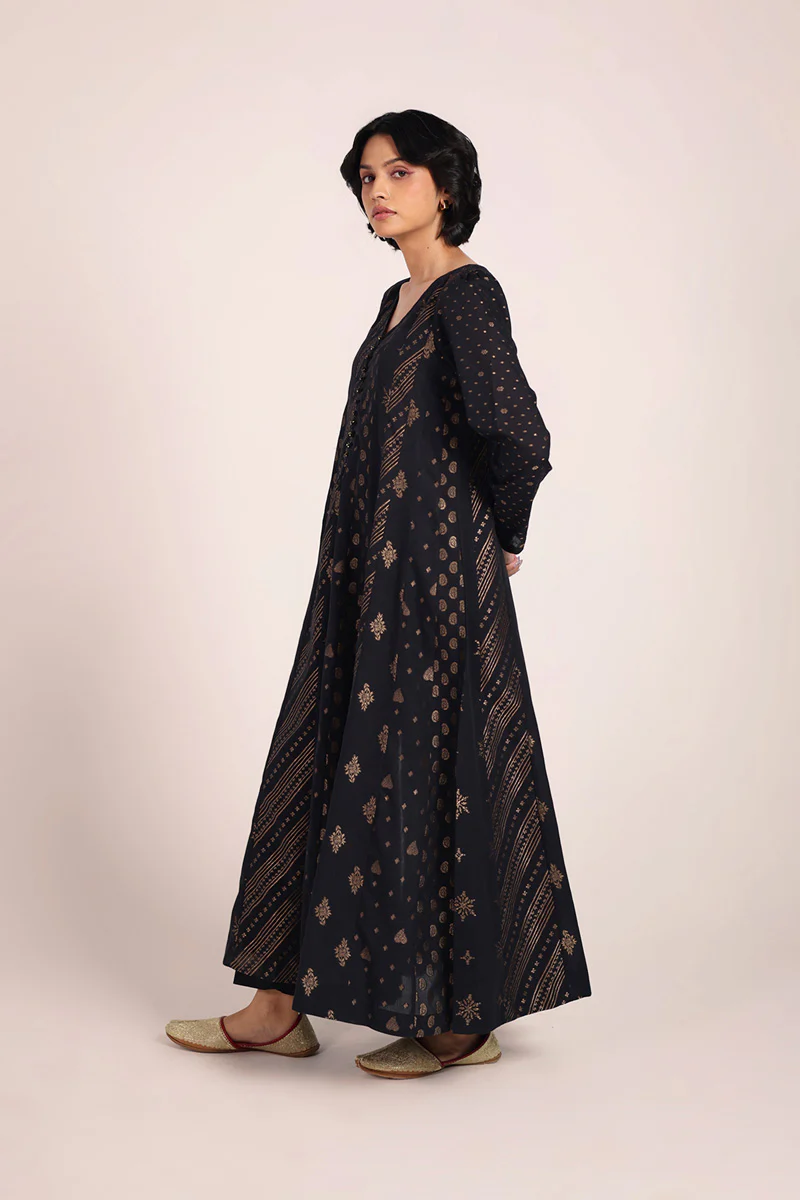 Raat ki Rani Raqs Suit - Image 5