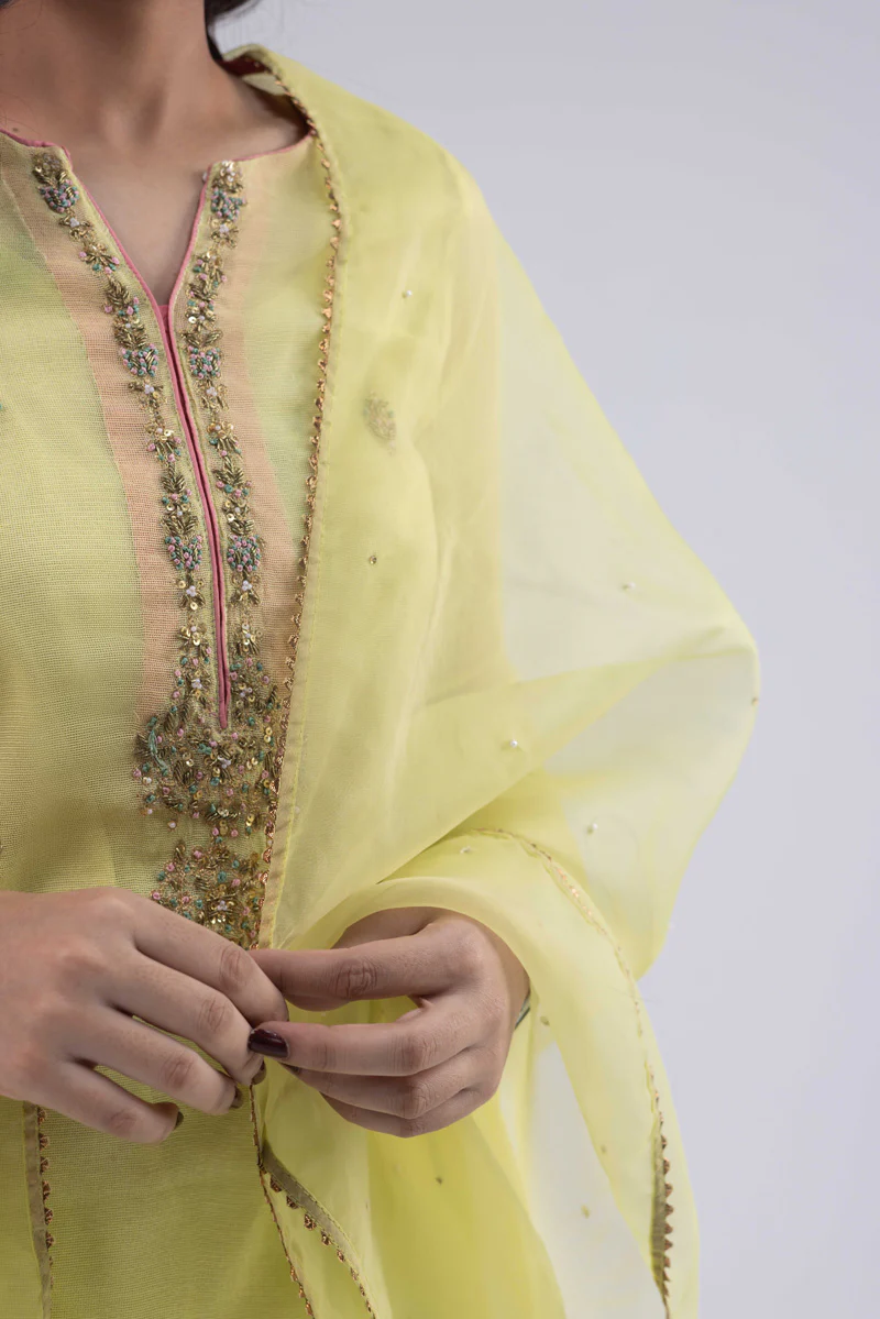 Mahrani Naqsh-e-Zar 3 Piece Suit - Image 2