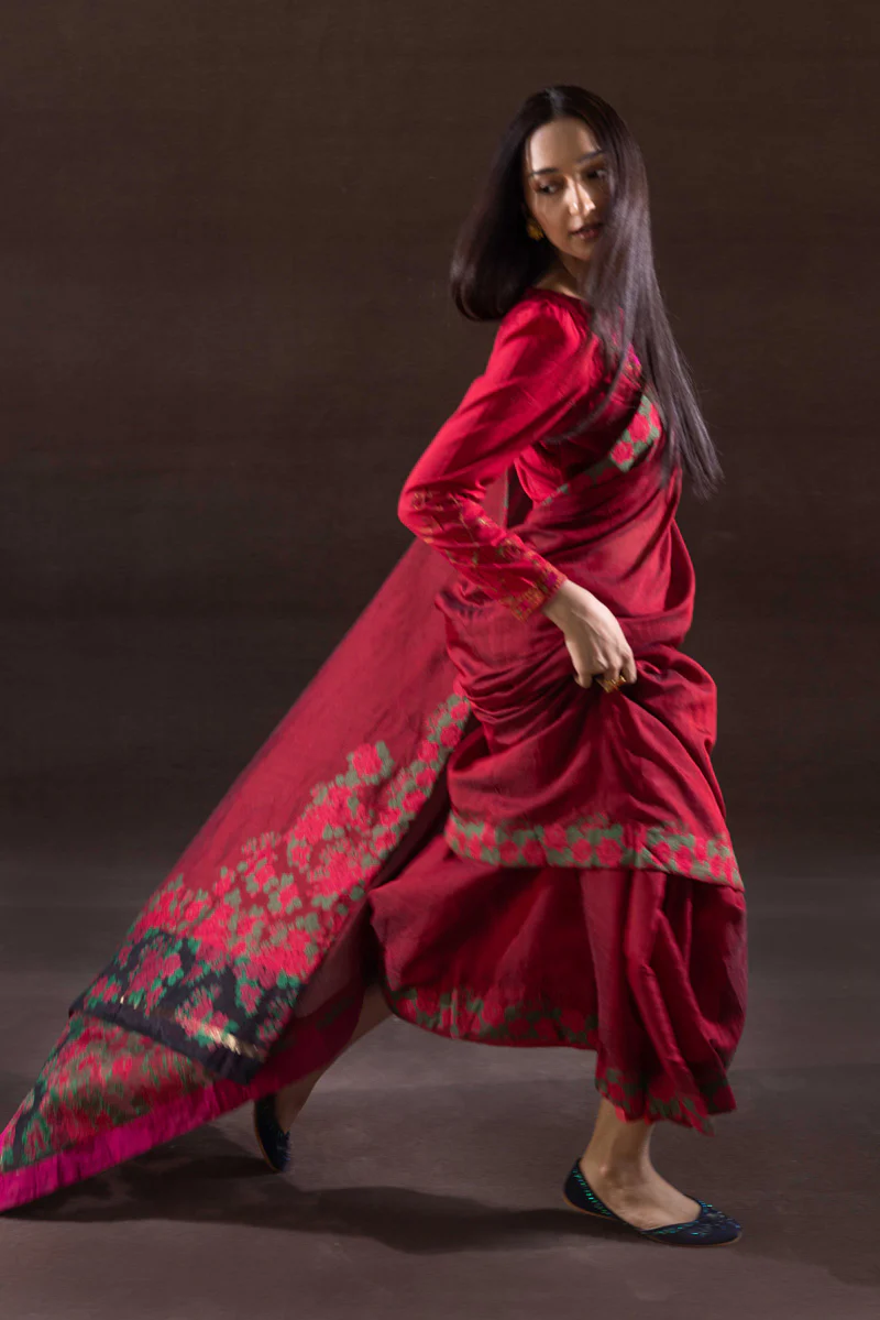 Golden Rose Opulent Saree - Image 2