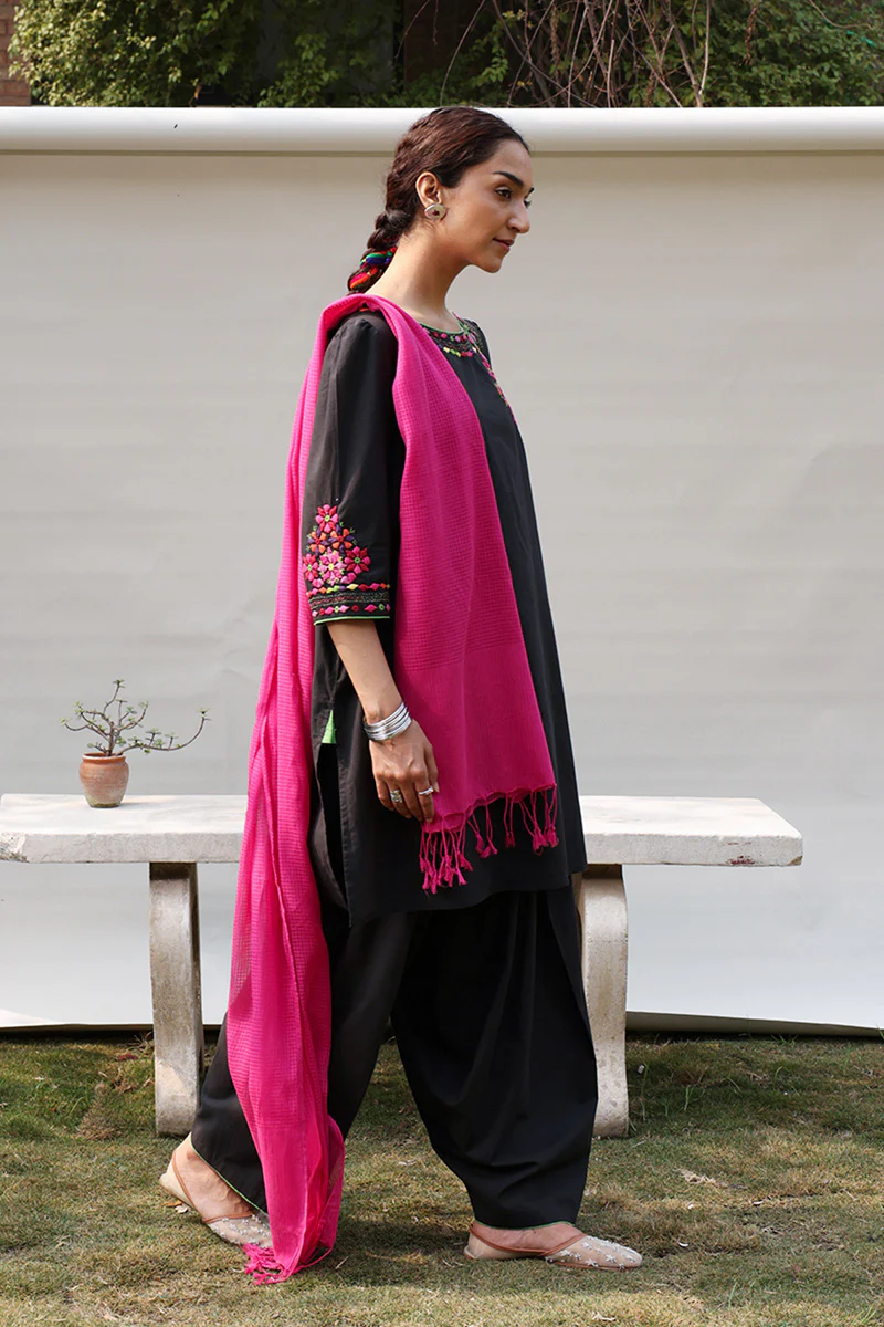 Hand-Crafted Kutch Bazaar Set - Image 11