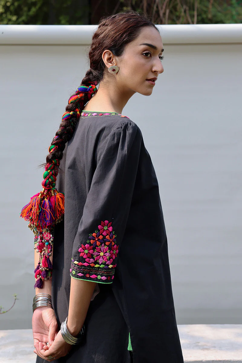 Hand-Crafted Kutch Bazaar Set - Image 8