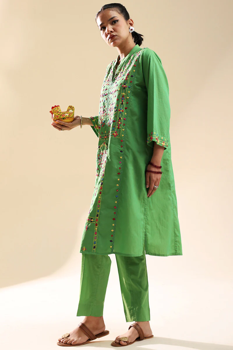 Hand-Crafted Aina Tukri Set - Image 5