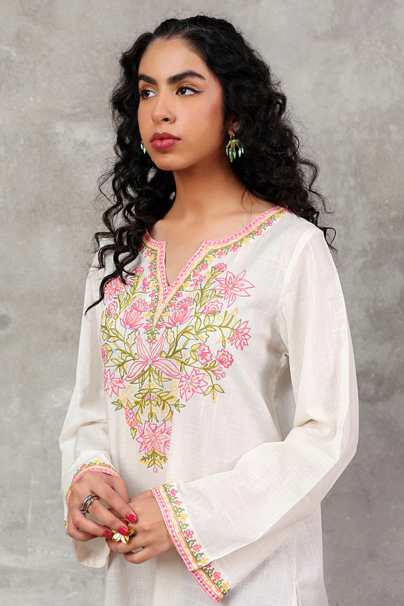 Rangeen Qissay Embroidered Set - Image 4