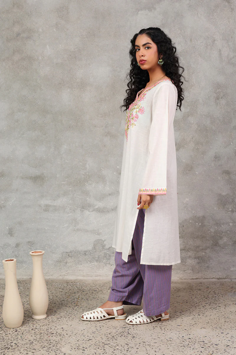 Rangeen Qissay Embroidered Set - Image 5