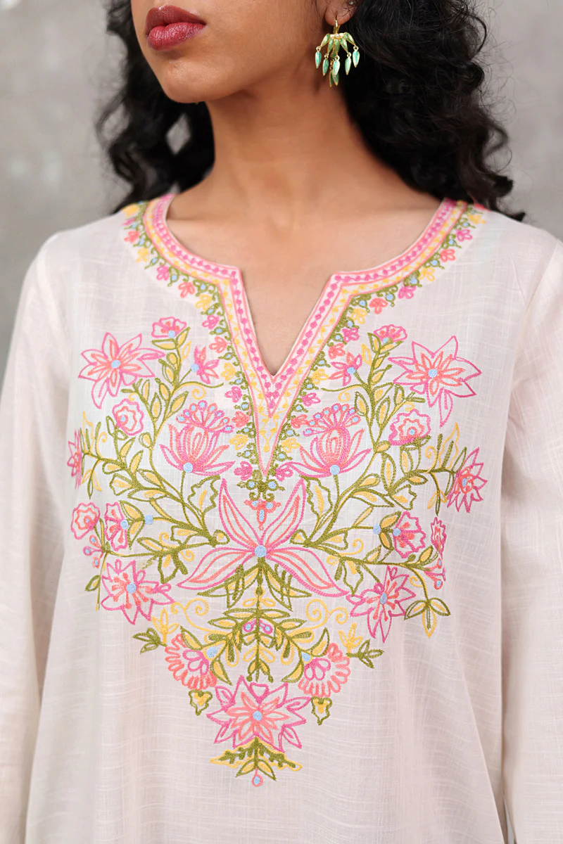 Rangeen Qissay Embroidered Set - Image 8
