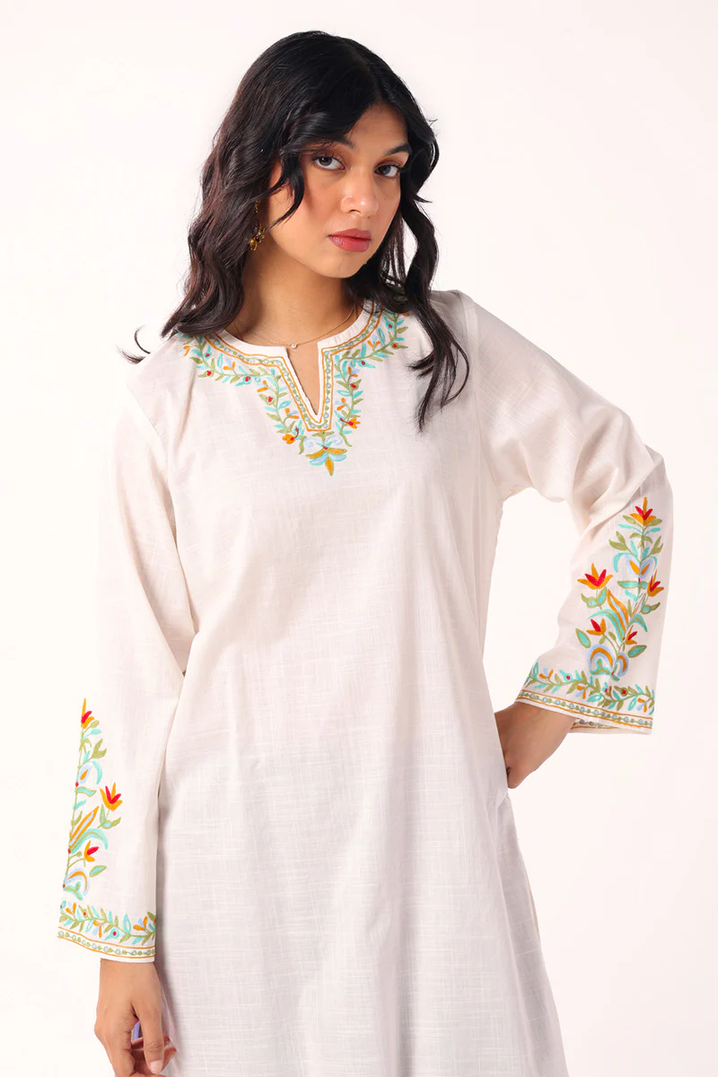 Rangeen Qissay Embroidered Set - Image 4