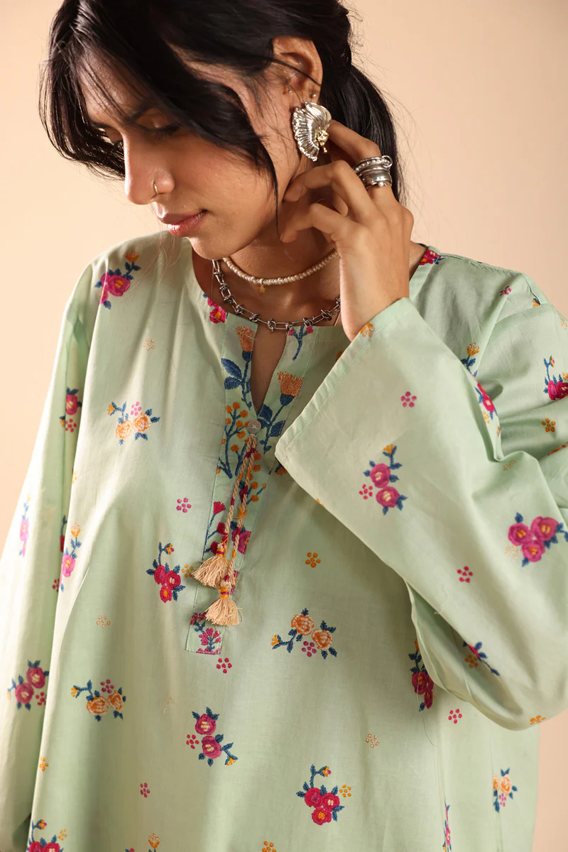 Soft Florals Edit Set - Image 6