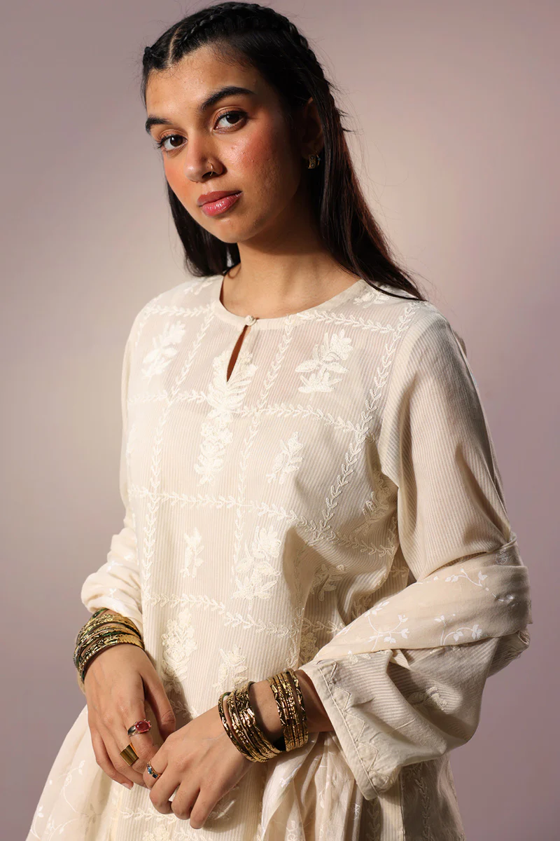 Ivory Reverie Ensemble - Image 8