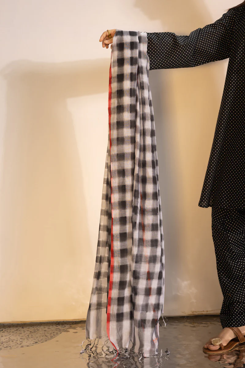 Blush Grid Dupatta - Image 2