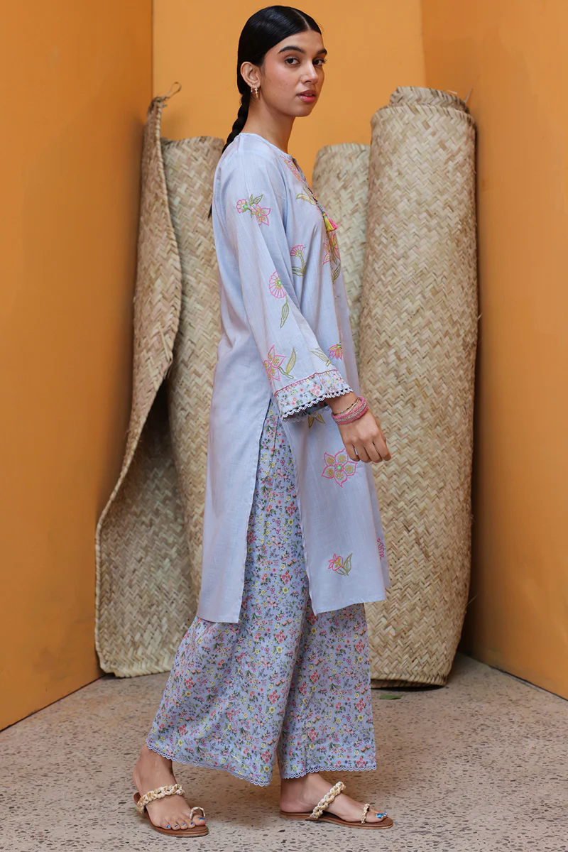 Blush Field Tassel Set - Image 3