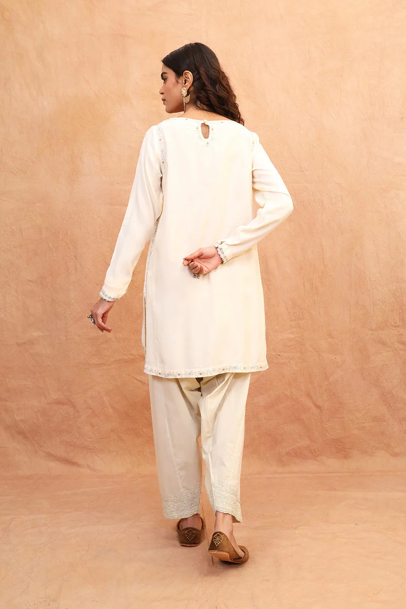 Shokh Nigah Embroidered Kurta - Image 5