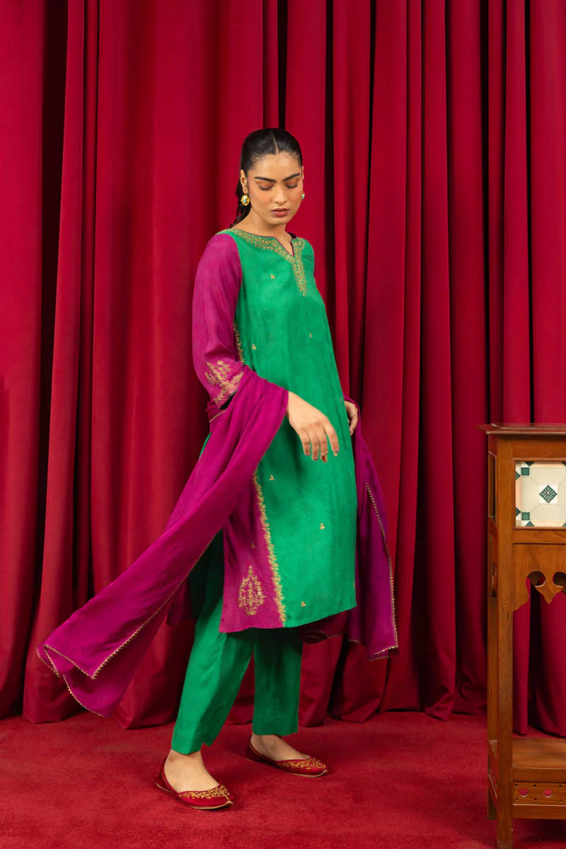 Bahar Bano Iconic Suit - Image 5